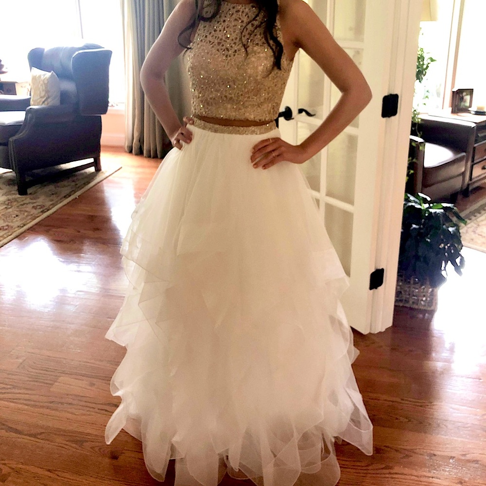 ellie wilde Gold & Off White Tulle Dress. Original Size 4 Altered to Size 2.